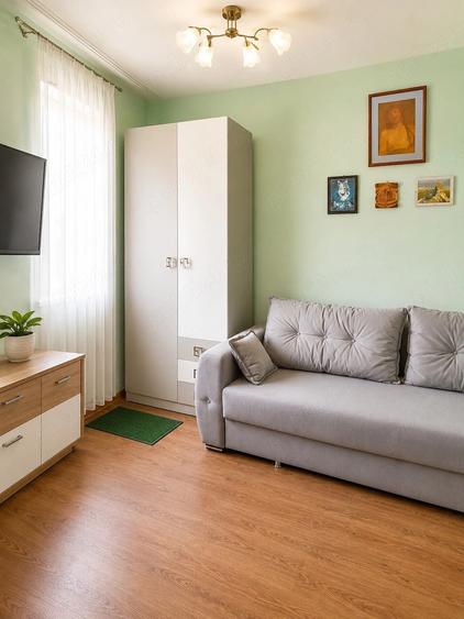 Apartament cu 3 camere semidecomandat în Central