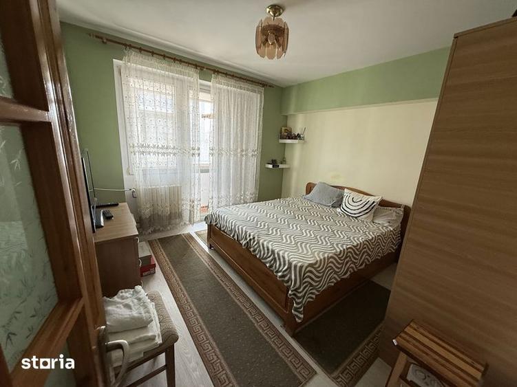 Apartament cu 3 camere decomandat în Lacul Tei