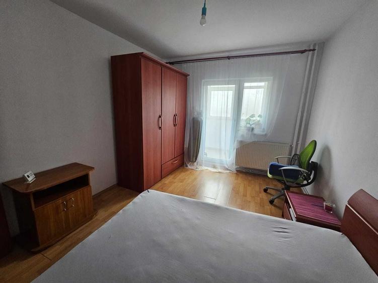Camera disponibila in apartament de 3 camere pentru un baiat - 2