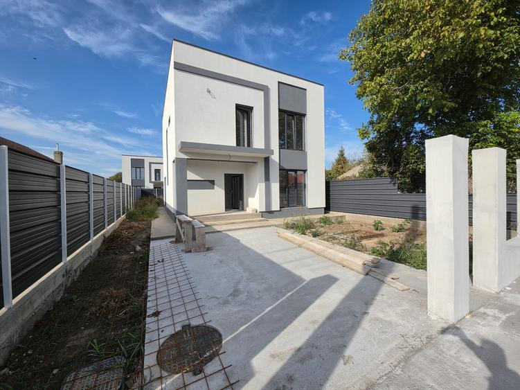 Casă individuală cu 4 camere cu Canalizare în Cumpăna