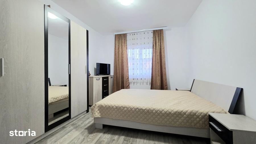 Casă cu 5 camere decomandat cu Teren 1487 Mp în Central