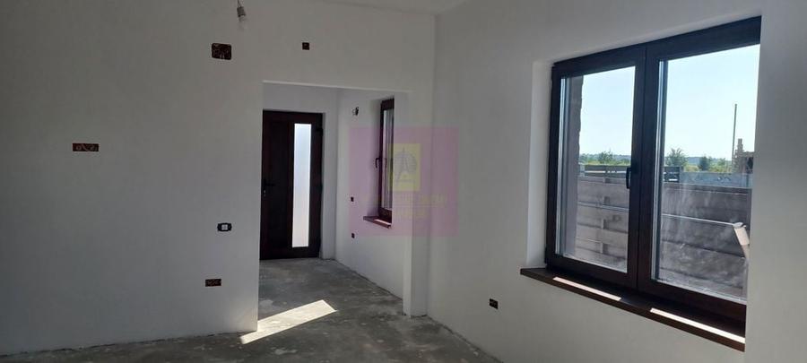 Casă cu 4 camere cu Teren 440 Mp în Săbăreni