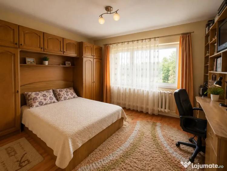 Apartament cu 4 camere decomandat în Central