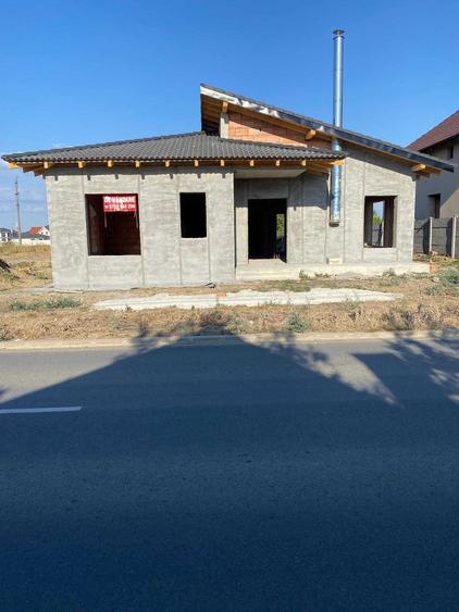 Casă cu 4 camere decomandat în Central