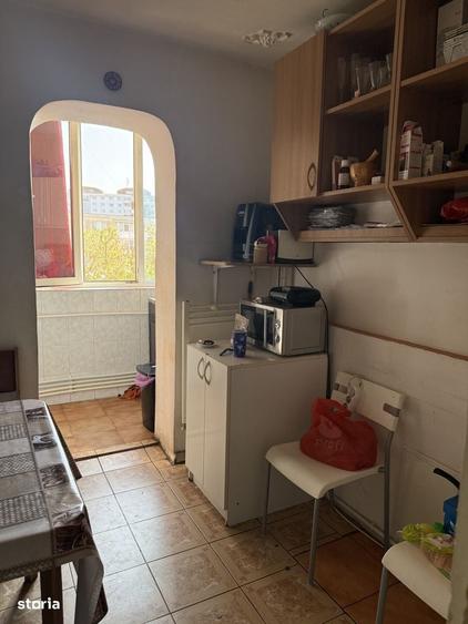 Apartament cu 2 camere semidecomandat în Craiovița Nouă