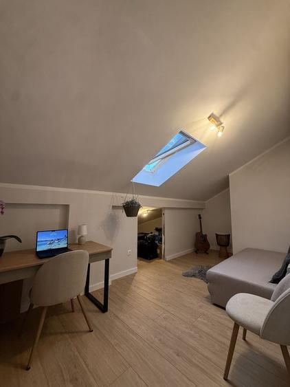 Apartament cu 3 camere semidecomandat în Cristian