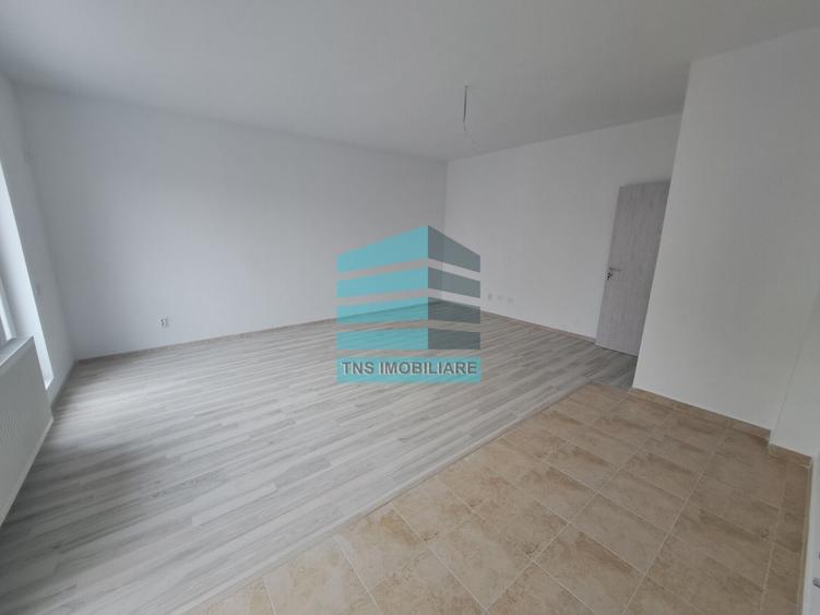 Apartament cu 4 camere decomandat în Titan