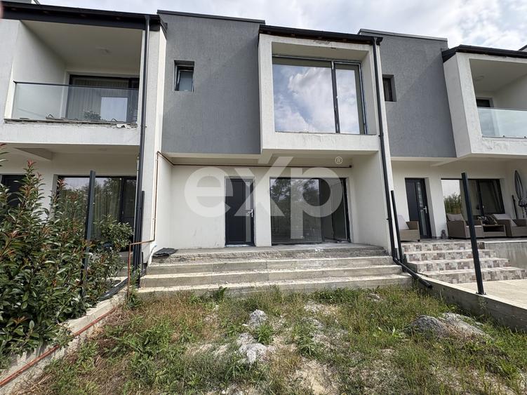 Casă cu 3 camere cu Canalizare în Smeura