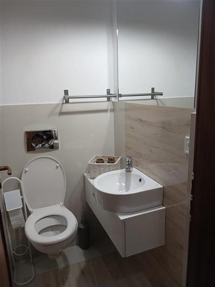 Apartament cu 3 camere decomandat, mobilat în Centru Civic
