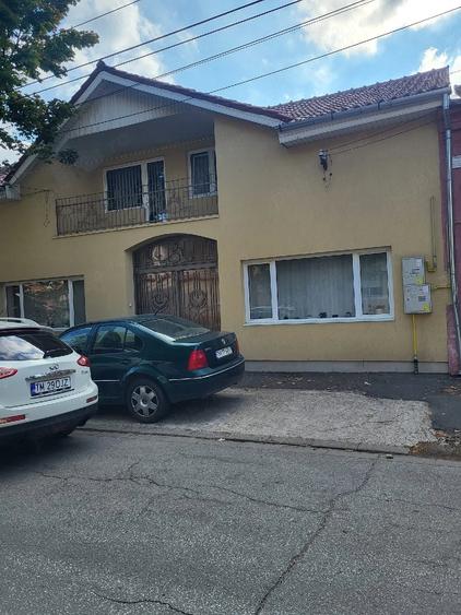 Propietar Zona Lunei Str Tigrului ofer vanzare casa 340 metri utili si suprafata teren 873 m - 1