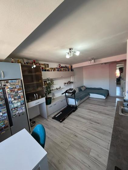 Apartament cu 2 camere semidecomandat, mobilat în Florești — fotografia 3