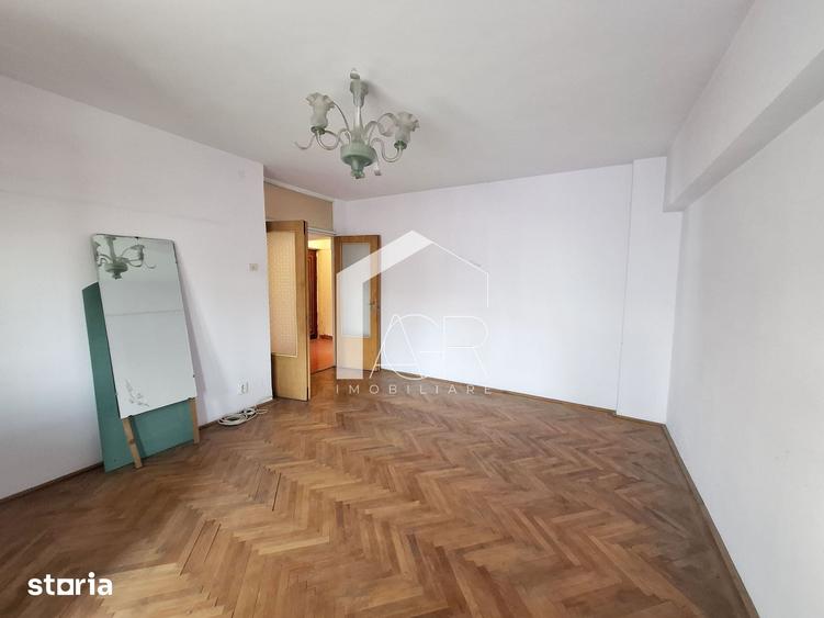 Apartament cu 3 camere decomandat în Republicii