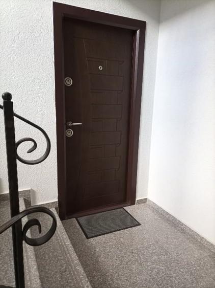 Apartament cu 3 camere decomandat în Europa