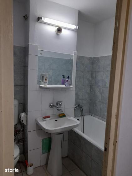 Garsonieră decomandată în Tei
