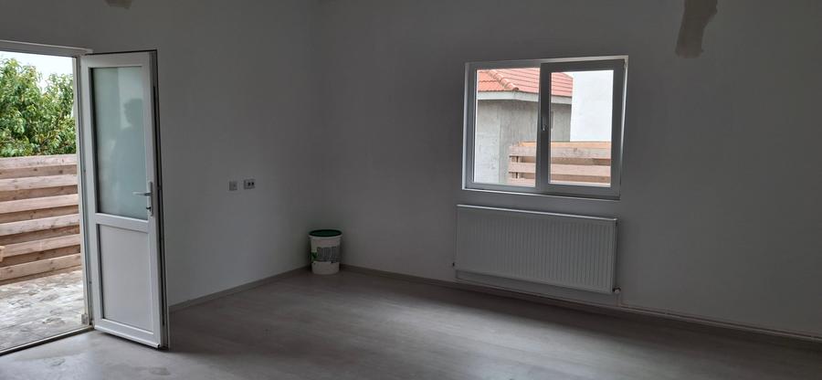 Casă individuală cu 3 camere cu Canalizare în Lumina
