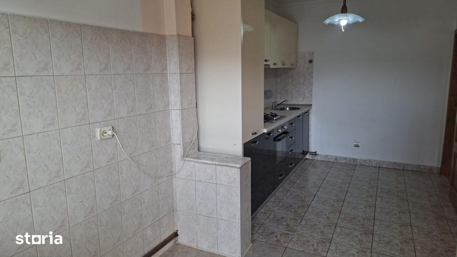 Casă cu 5 camere cu Teren 219 Mp în Moșoaia