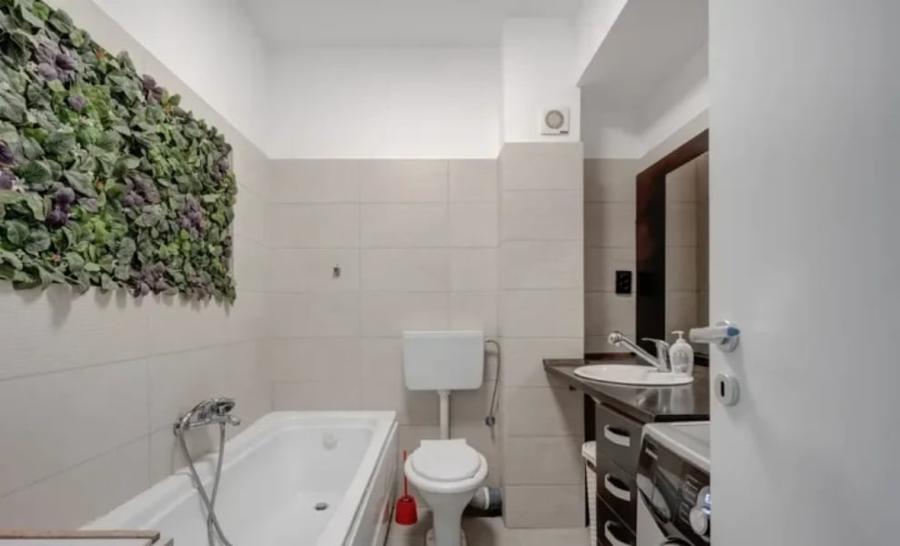 Apartament cu 3 camere semidecomandat în Bragadiru