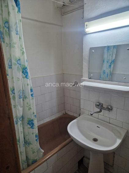 Garsoniera 30 mp, Calea Burdujeni, etaj 8/8, lift, acte la zi 45.000