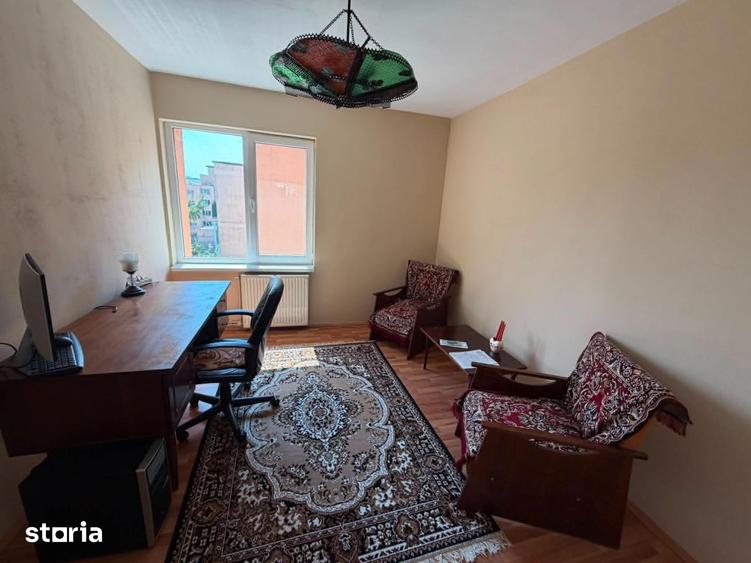 Apartament cu 4 camere decomandat în Central