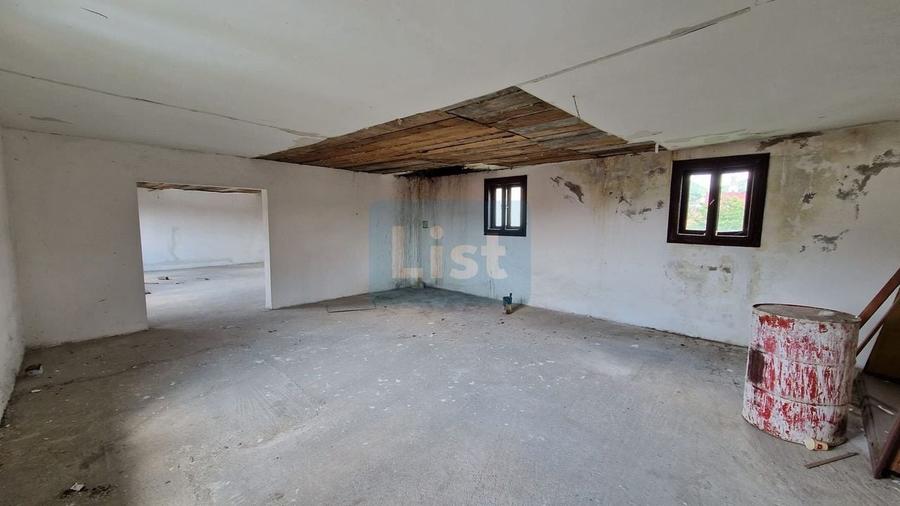 Casă cu 6 camere cu Garaj în Central
