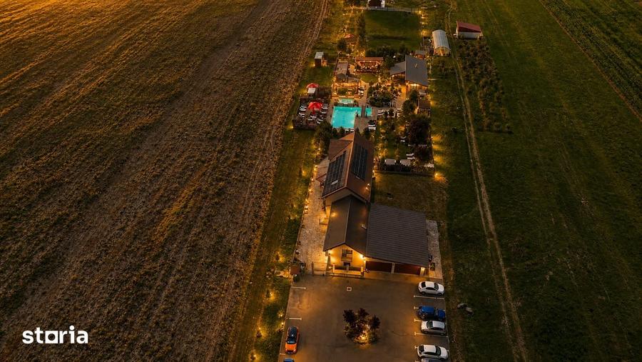 Casă cu 7 camere cu Teren 10000 Mp în Central