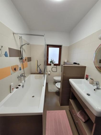 Duplex cu 5 camere decomandat cu Teren 250 Mp în Florești