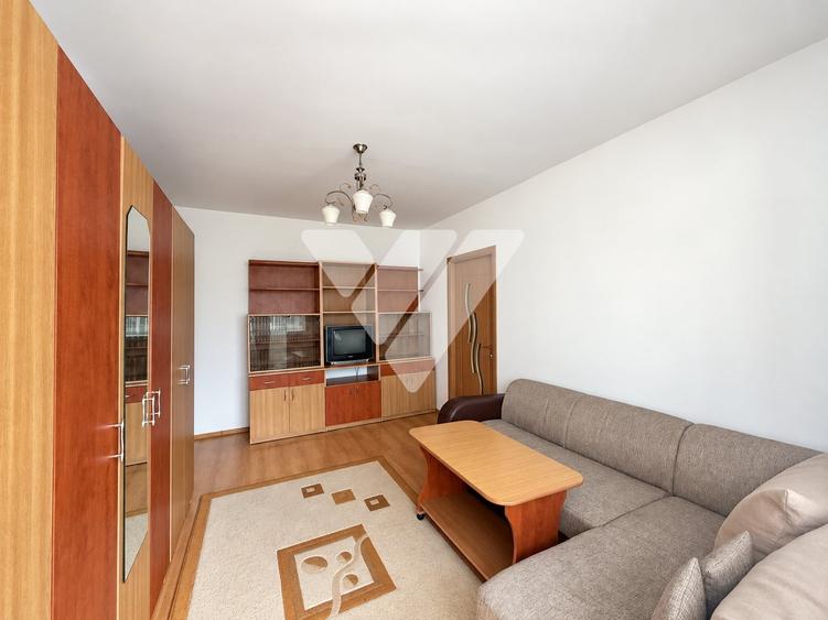 Apartament cu 3 camere semidecomandat, mobilat în Hipodrom 3