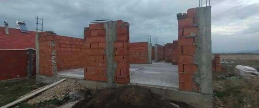 Casă cu 2 camere în Aluniș