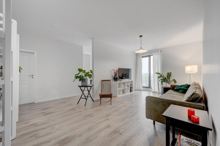 Apartament cu 2 camere semidecomandat, mobilat în Tunari