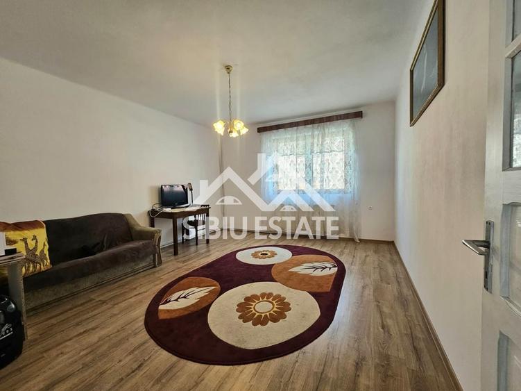 Duplex cu 5 camere cu Canalizare în Orașul de Jos