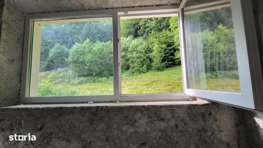 Casă cu 5 camere cu Teren 250 Mp în Măneciu