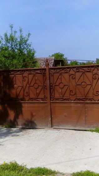 Casă cu 3 camere cu Teren 1852 Mp în Petroman