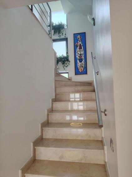 Casă individuală cu 7 camere cu Canalizare în Corbeanca