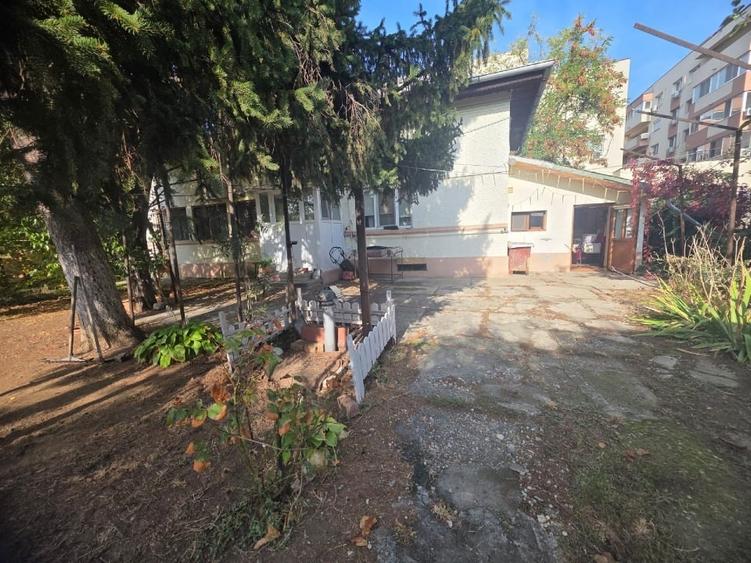 Casă individuală cu 3 camere cu Canalizare în Apărătorii Patriei