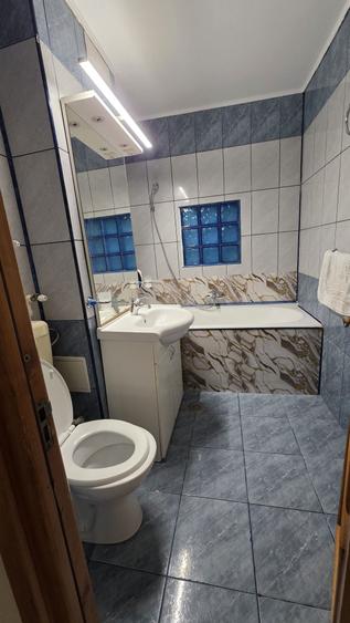 Apartament cu 4 camere decomandat în Casa de Cultură