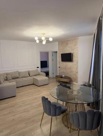 Apartament cu 3 camere semidecomandat, mobilat în Florești