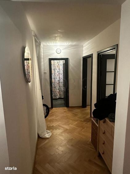 Apartament cu 3 camere decomandat în Victoriei