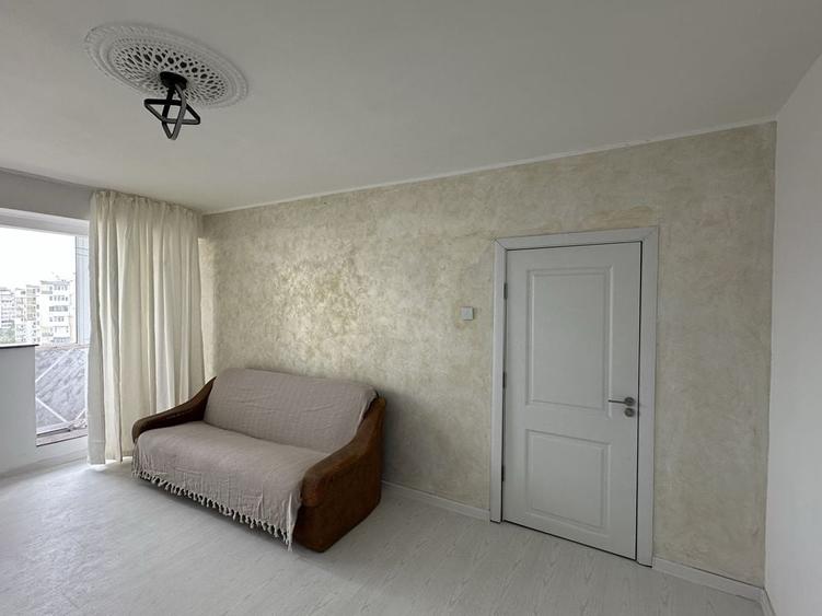 Apartament cu 2 camere decomandat în Micro 20