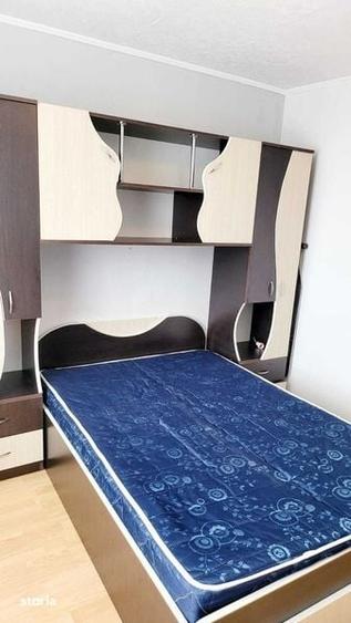 Apartament cu 3 camere decomandat în Florilor