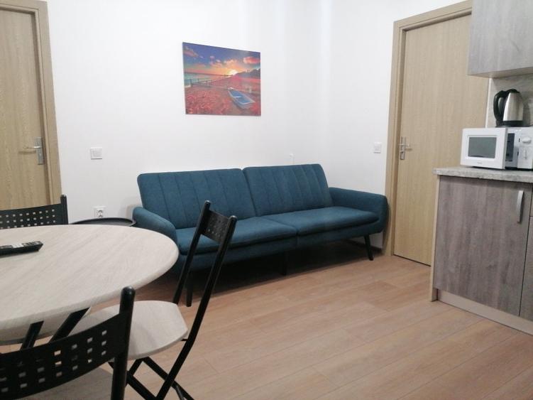 Apartament cu 3 camere semidecomandat, mobilat în Ștefan cel Mare