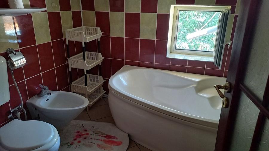 Apartament cu 3 camere decomandat în Exterior Vest