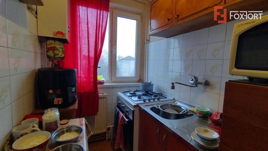 Apartament cu 4 camere semidecomandat, mobilat în Dacia