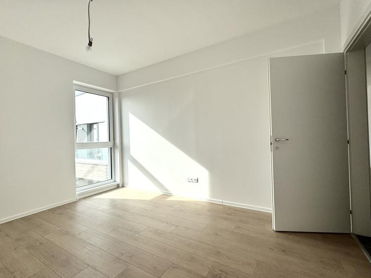 Apartament cu 3 camere semidecomandat în Străulești