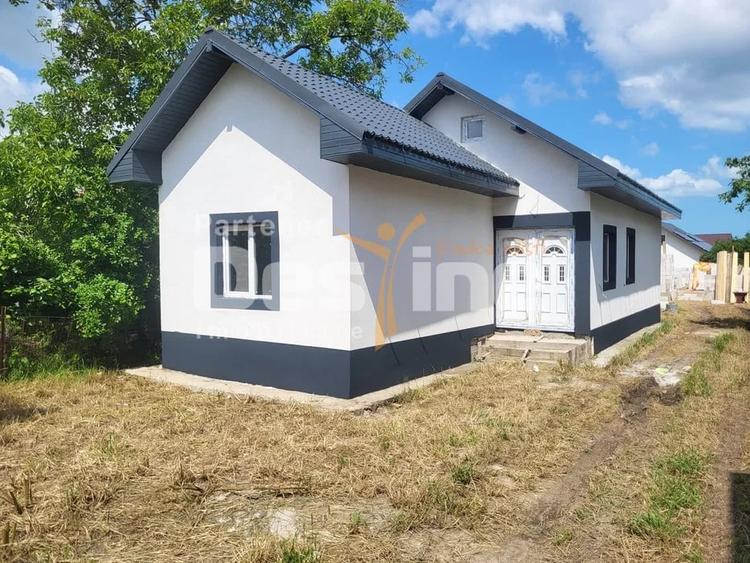 Casă individuală cu 2 camere cu Canalizare în Lumina