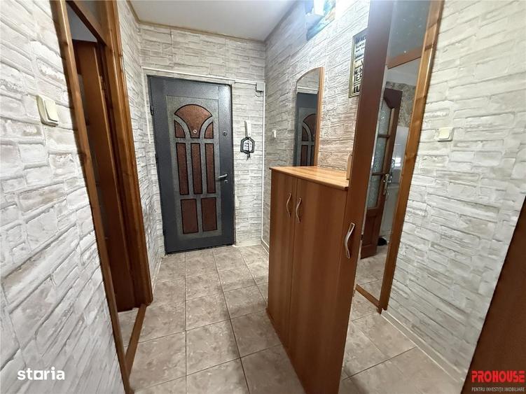 Apartament cu 2 camere semidecomandat în Mioriței