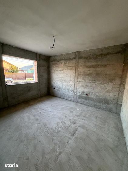 Casă cu 4 camere cu Teren 500 Mp în Joița
