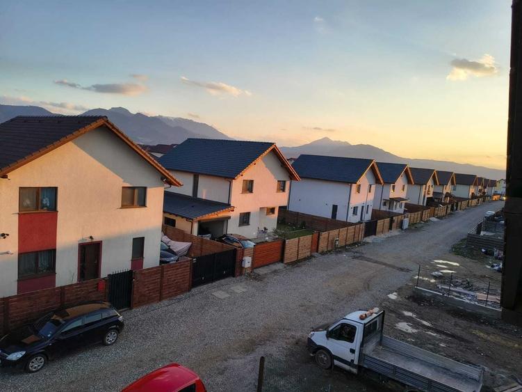 Casă cu 4 camere în Tărlungeni