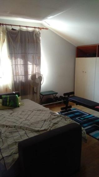 Casă individuală cu 6 camere cu Canalizare în Sărărie