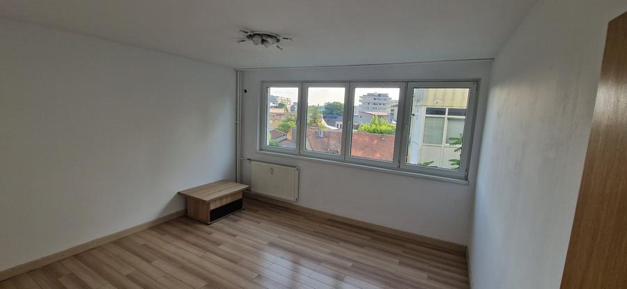 Apartament cu 3 camere decomandat în Cantemir