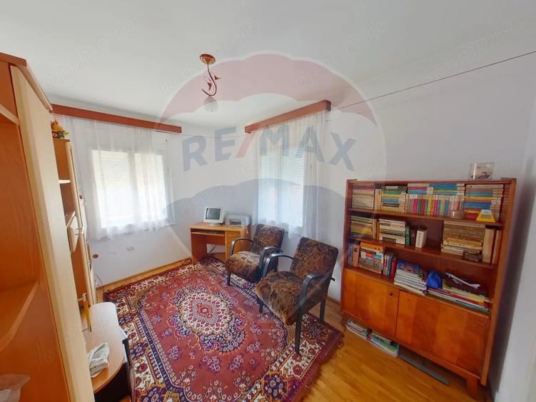 Casă cu 8 camere cu Teren 2694 Mp în Rona de Sus